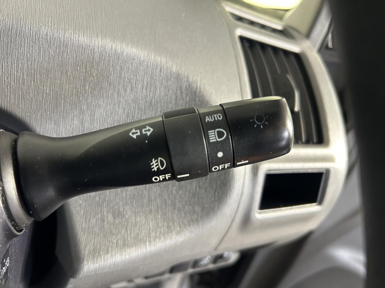 2014 Toyota Prius Alpha S Station Wagon REVERSING CAMERA + SMART KEY + GREAT SPACE