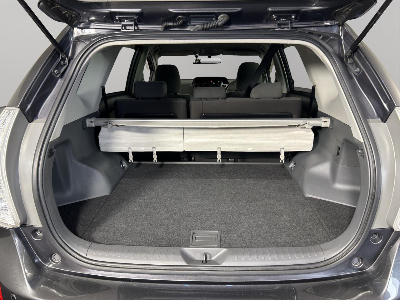 2014 Toyota Prius Alpha S Station Wagon REVERSING CAMERA + SMART KEY + GREAT SPACE