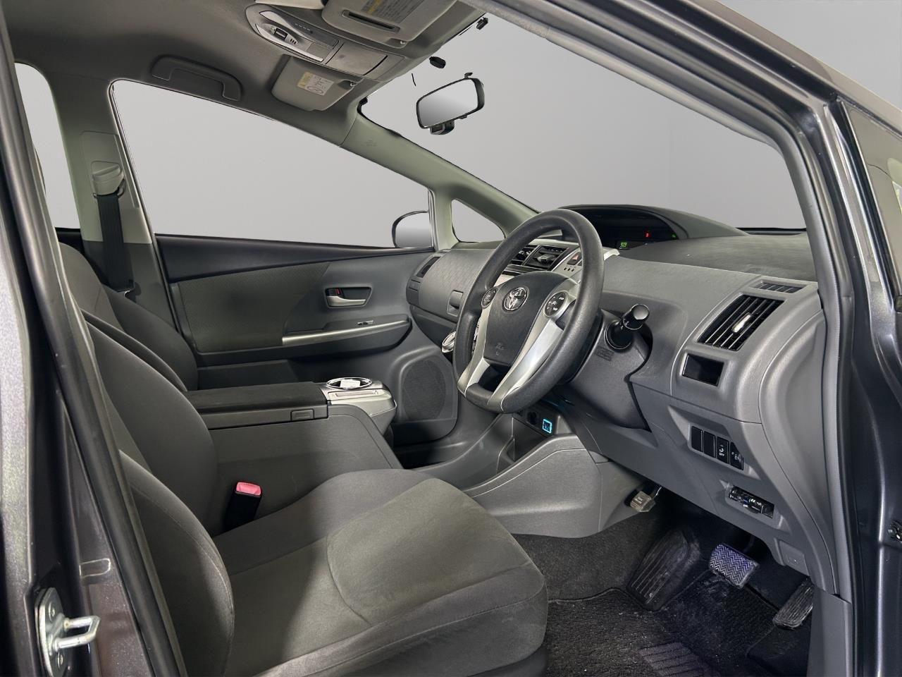 2014 Toyota Prius Alpha S Station Wagon REVERSING CAMERA + SMART KEY + GREAT SPACE