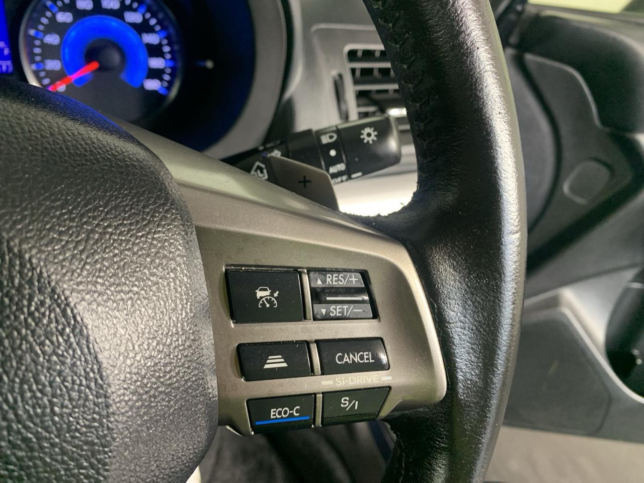 2013 Subaru XV HYBRID 2.0 L EYESIGHT AWD RV/SUV AWD + REVESING CAMERA + CRUISE CONTROL