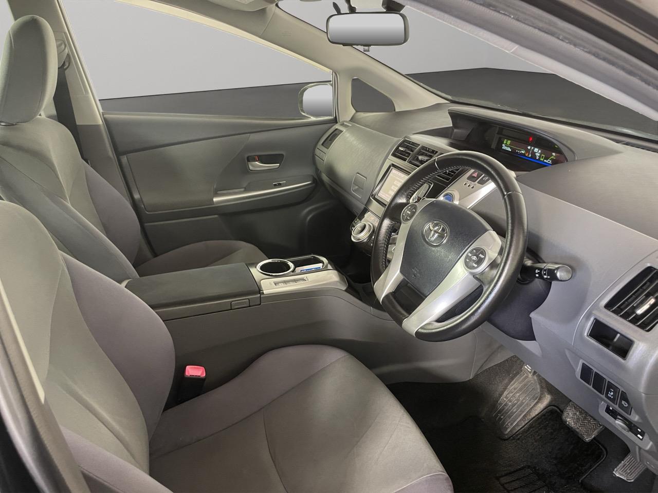 2013 Toyota Prius Alpha 7 Seater People Mover REVERSING CAMERA + AUTO LIGHTS + PUSH BUTTON START