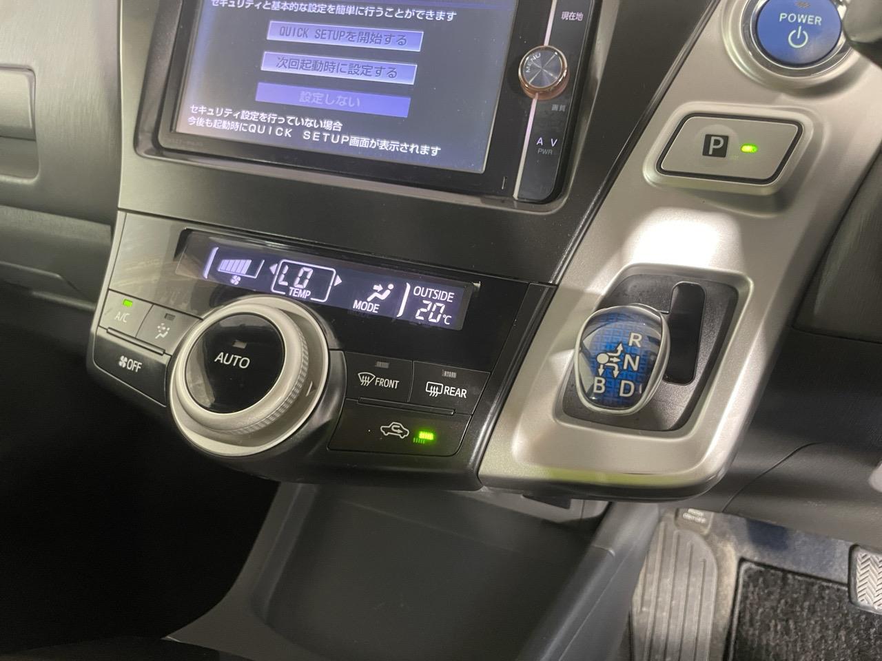 2013 Toyota Prius Alpha 7 Seater People Mover REVERSING CAMERA + AUTO LIGHTS + PUSH BUTTON START