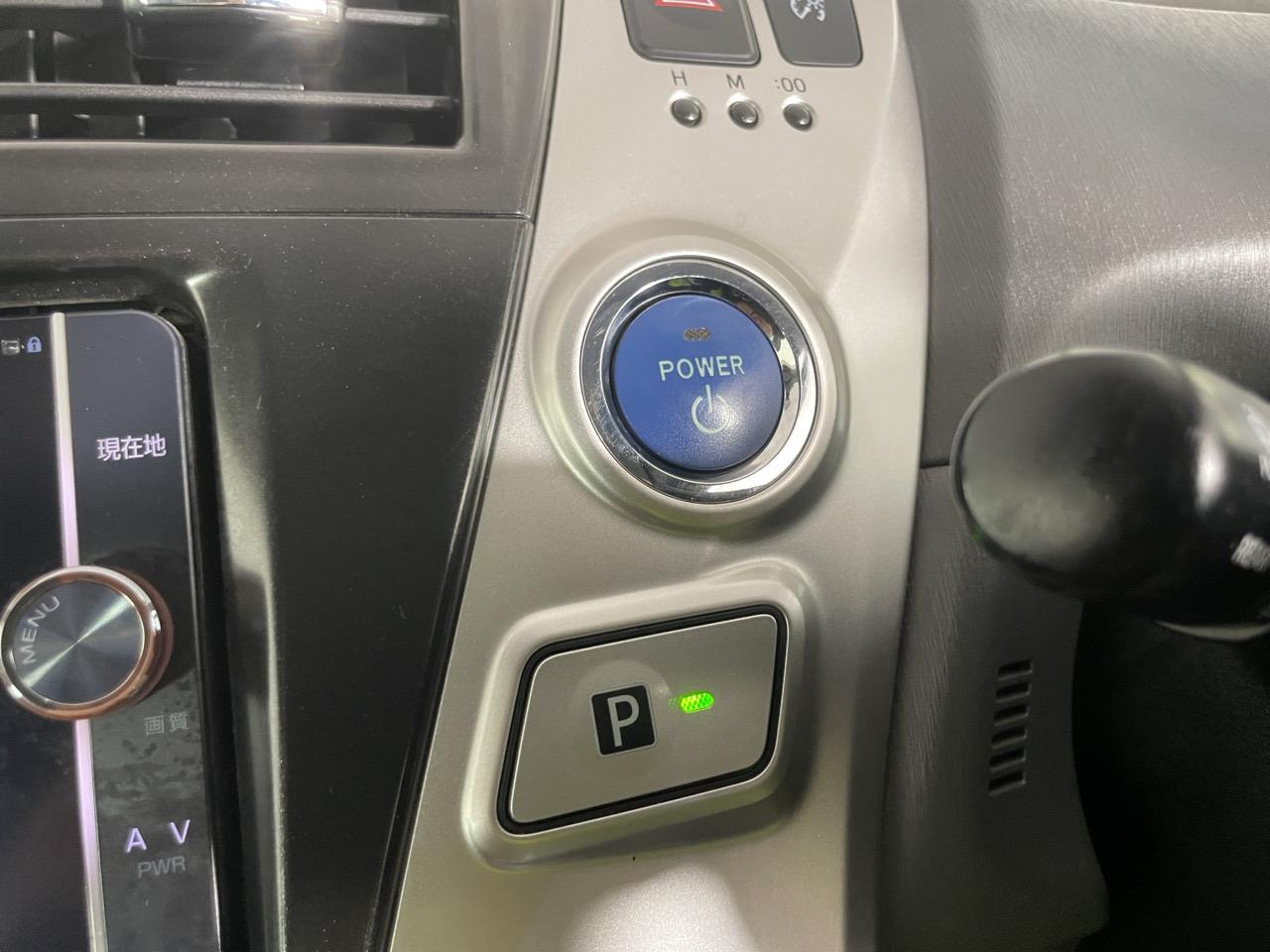 2013 Toyota Prius Alpha 7 Seater People Mover REVERSING CAMERA + AUTO LIGHTS + PUSH BUTTON START