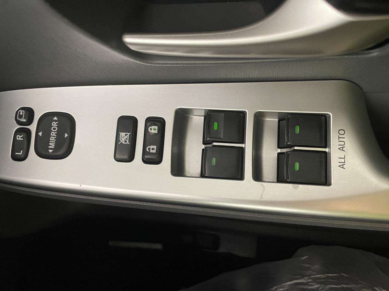 2013 Toyota Prius Alpha 7 Seater People Mover REVERSING CAMERA + AUTO LIGHTS + PUSH BUTTON START