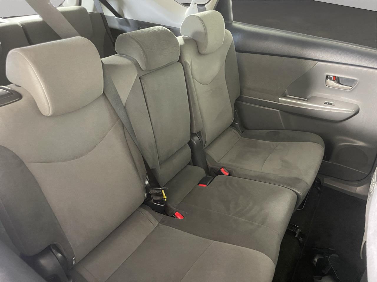 2013 Toyota Prius Alpha 7 Seater People Mover REVERSING CAMERA + AUTO LIGHTS + PUSH BUTTON START