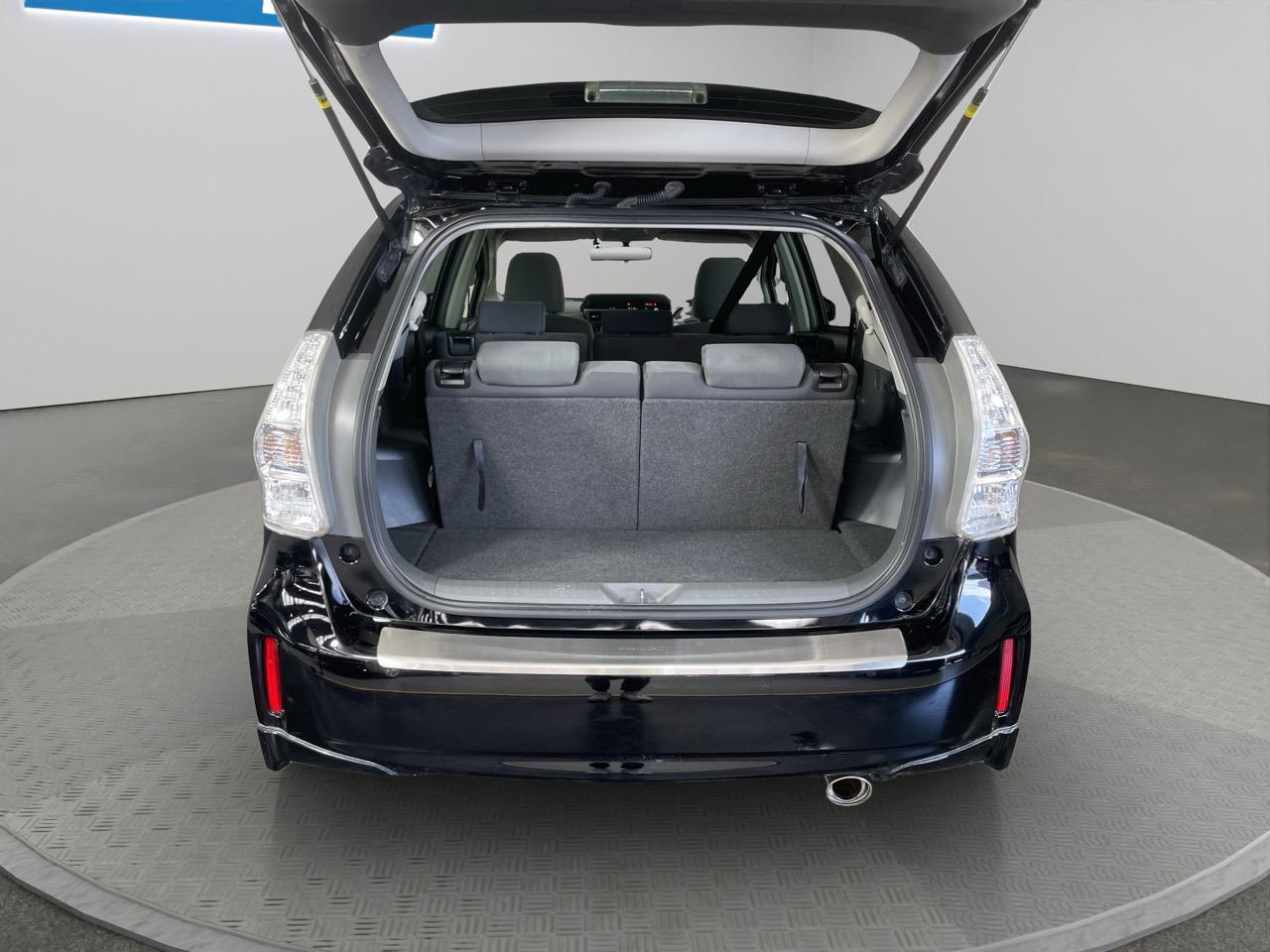 2013 Toyota Prius Alpha 7 Seater People Mover REVERSING CAMERA + AUTO LIGHTS + PUSH BUTTON START