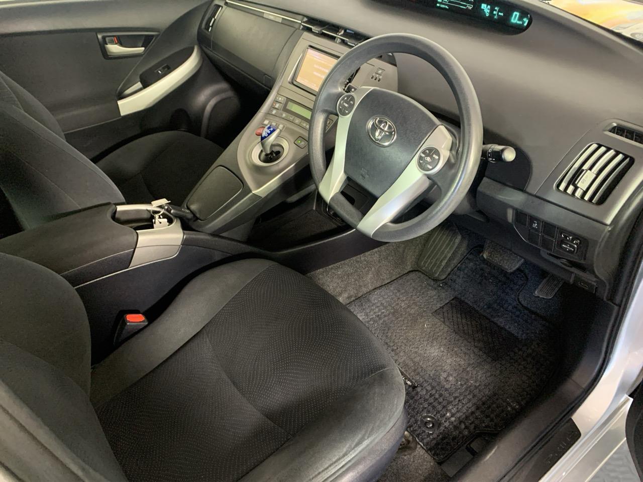 2014 Toyota Prius S Hatchback PUSH BUTTON START + AUTO LIGHTS + REVERSING CAMERA