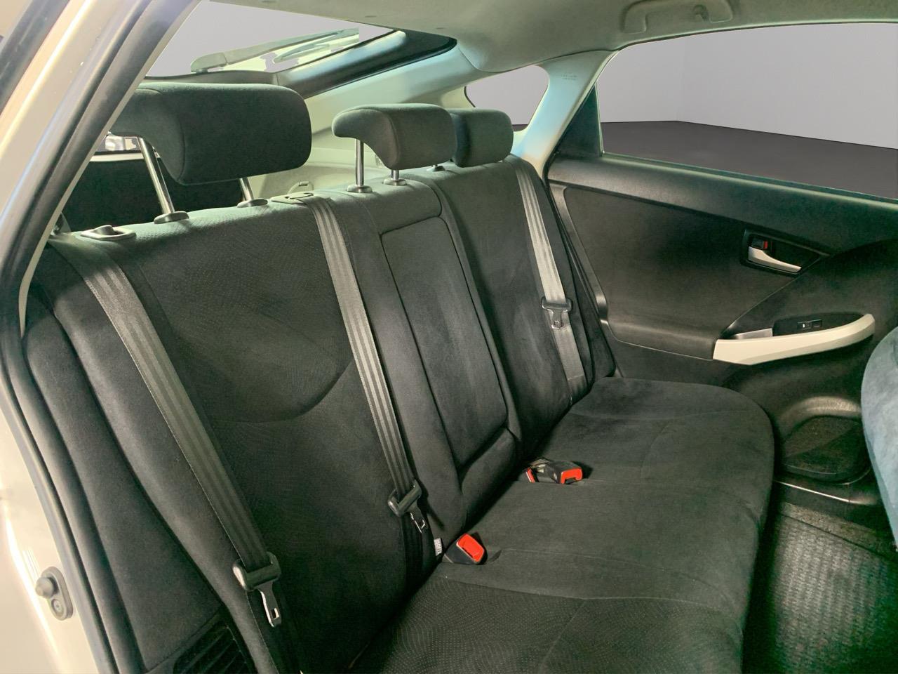 2014 Toyota Prius S Hatchback PUSH BUTTON START + AUTO LIGHTS + REVERSING CAMERA