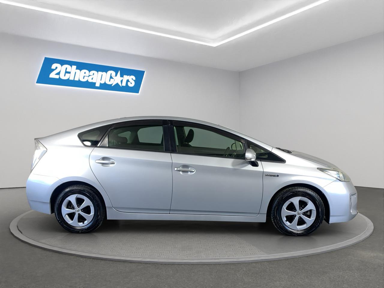 2014 Toyota Prius S Hatchback PUSH BUTTON START + AUTO LIGHTS + REVERSING CAMERA