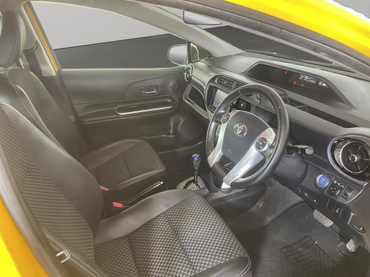 2015 Toyota Aqua X-URBAN Hatchback REVERSING CAMERA + AUTO LIGHTS + PUSH START