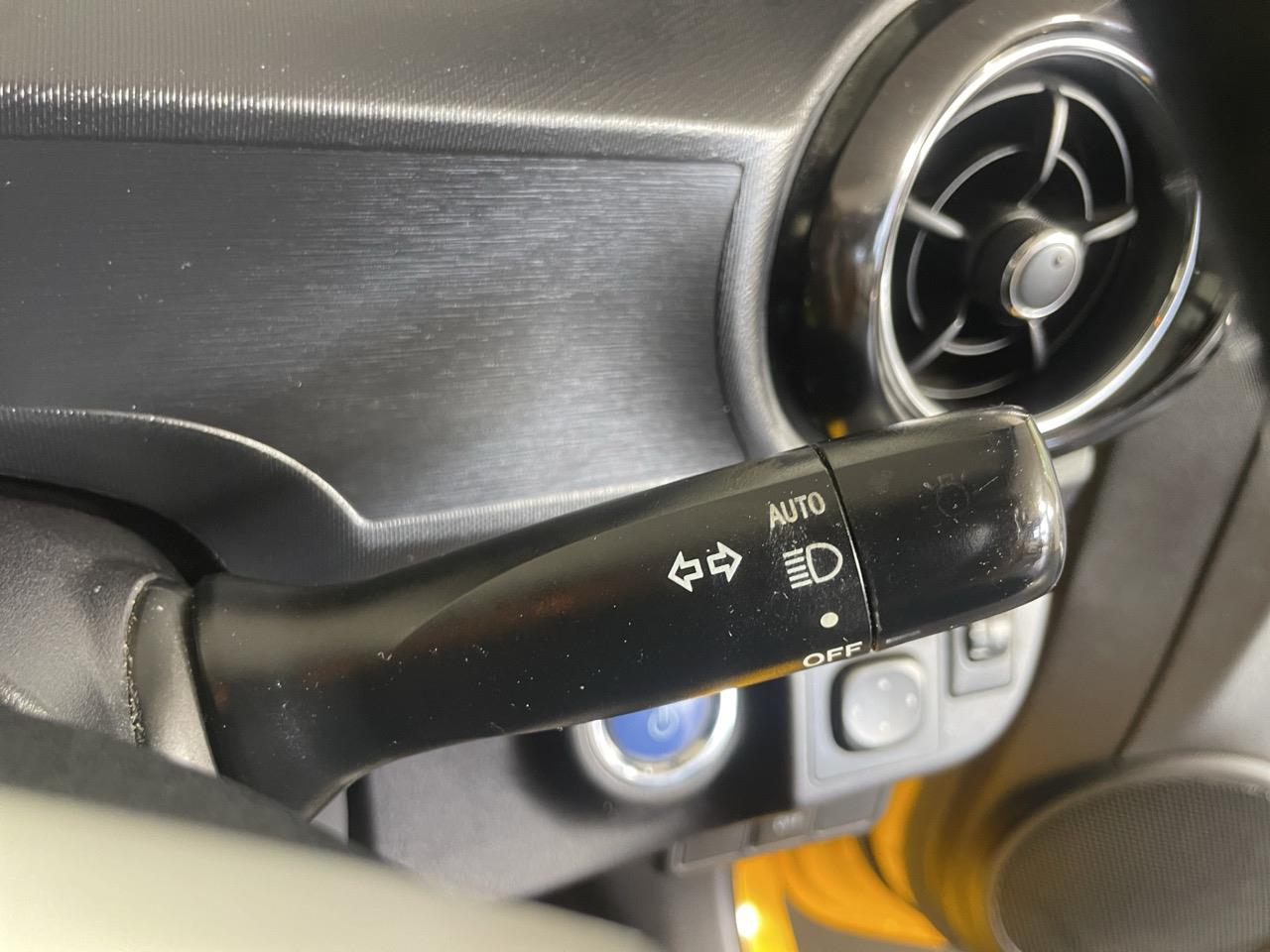 2015 Toyota Aqua X-URBAN Hatchback REVERSING CAMERA + AUTO LIGHTS + PUSH START