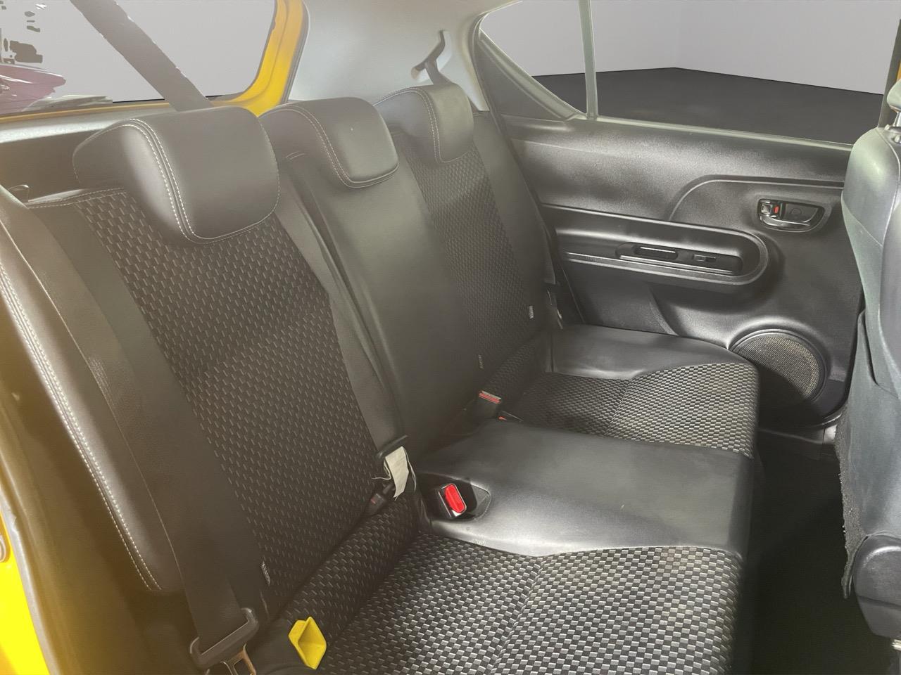 2015 Toyota Aqua X-URBAN Hatchback REVERSING CAMERA + AUTO LIGHTS + PUSH START