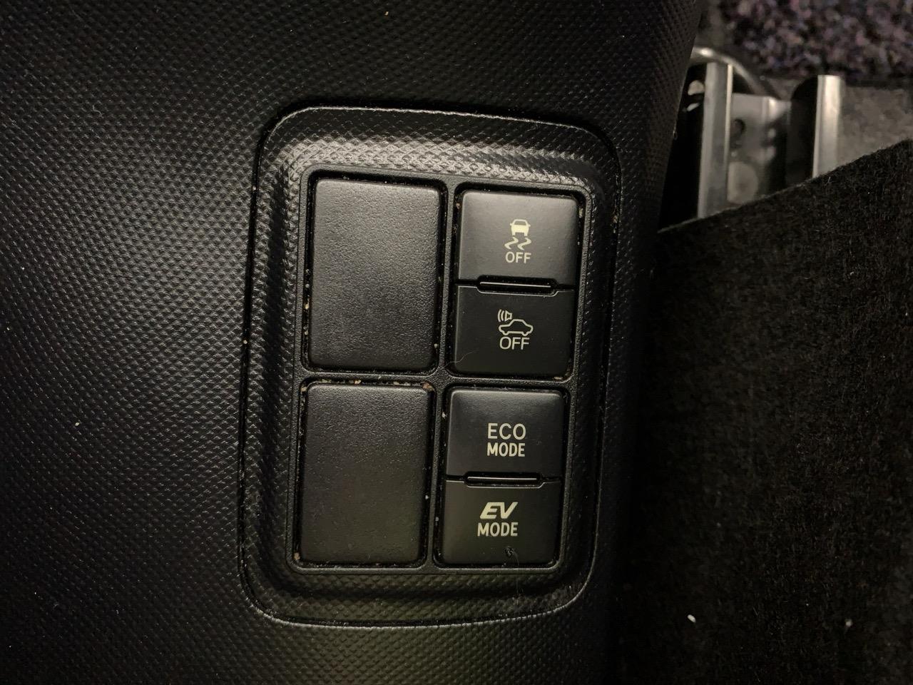 2016 Toyota Aqua Facelift Model S Hatchback REVERSING CAMERA + PUSH BUTTON START + AUTO LIGHTS