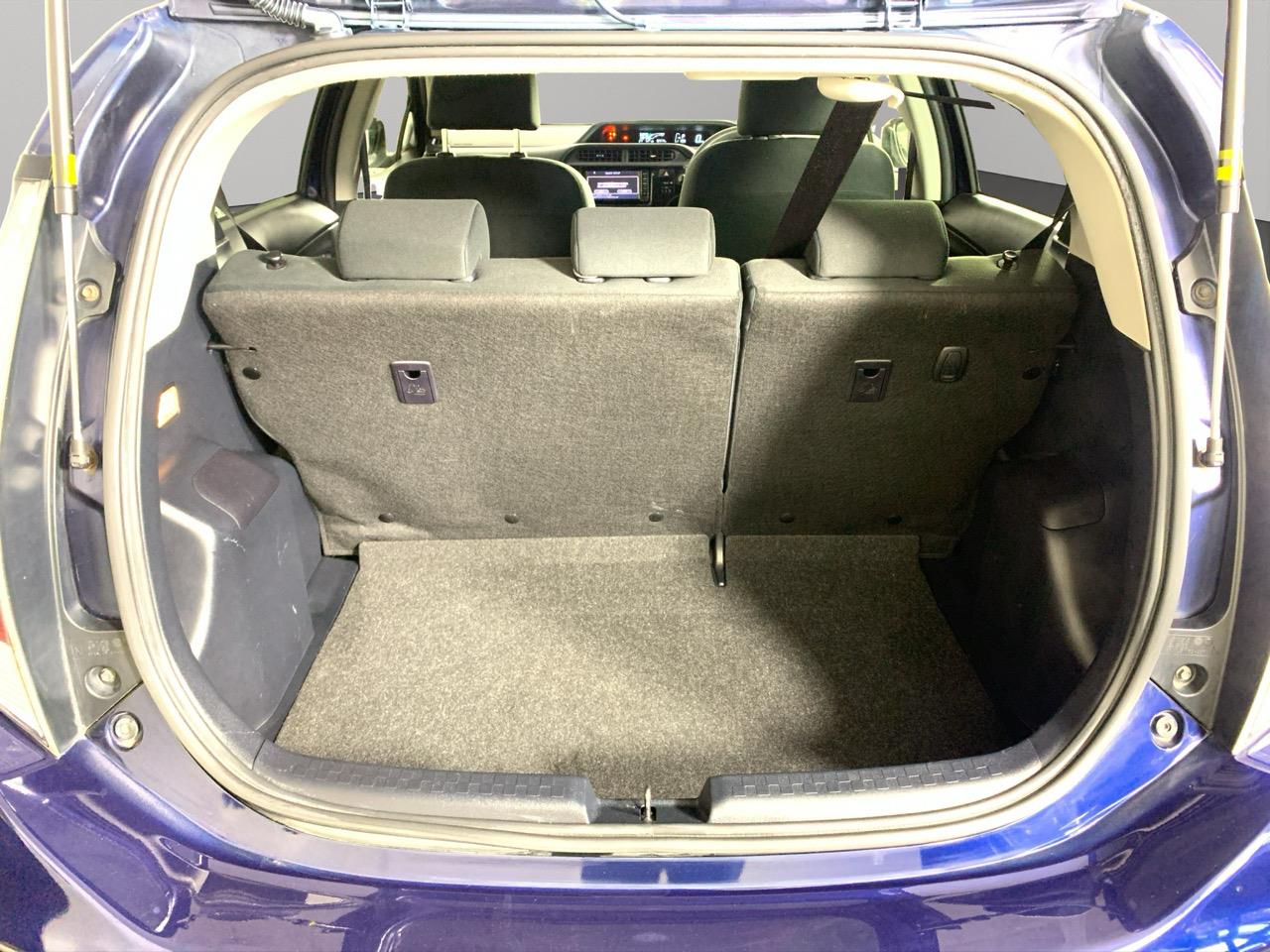 2016 Toyota Aqua Facelift Model S Hatchback REVERSING CAMERA + PUSH BUTTON START + AUTO LIGHTS