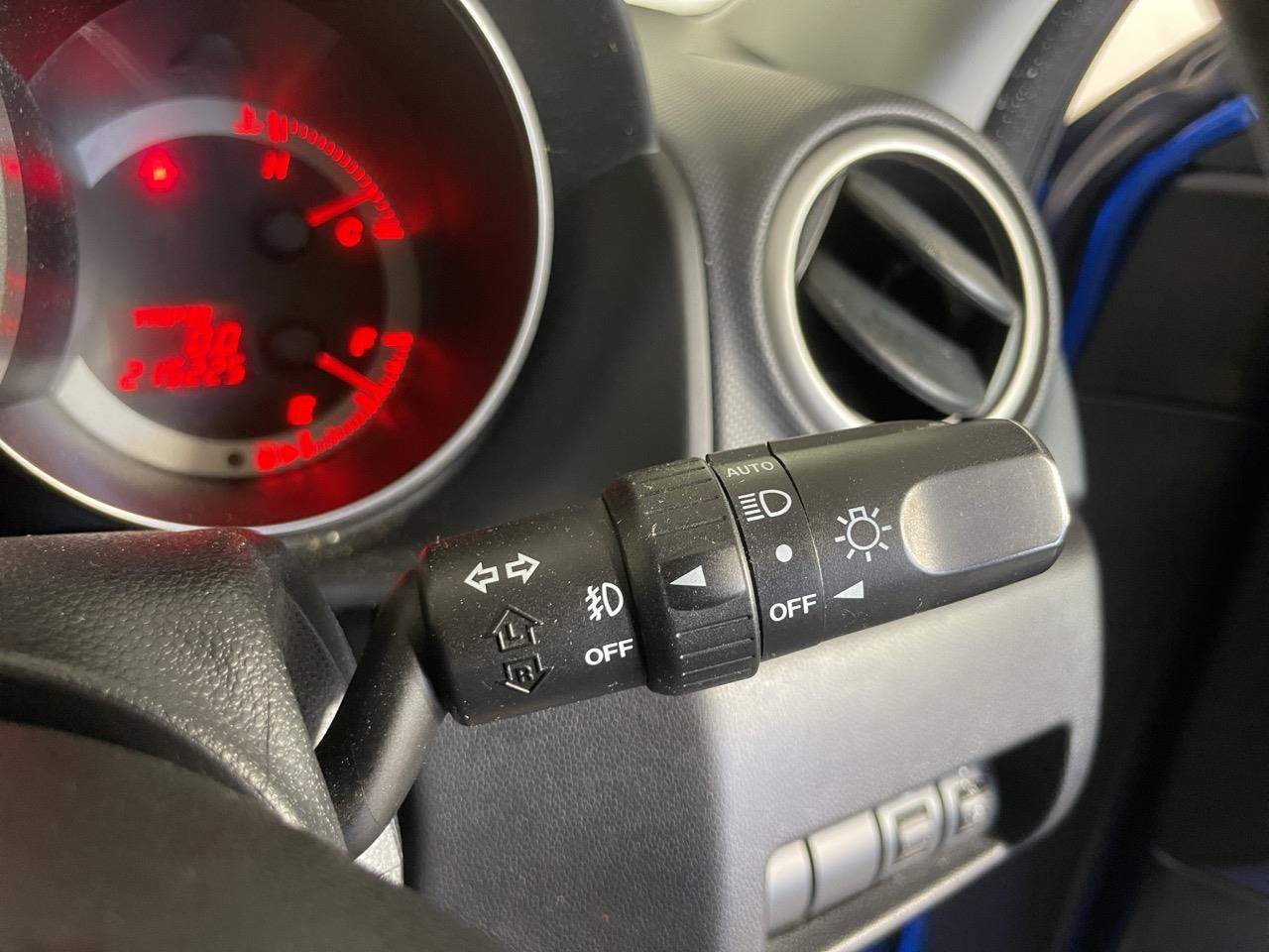 2005 Mazda Axela 23S Hatchback AUTO LIGHTS + GREAT SPACE