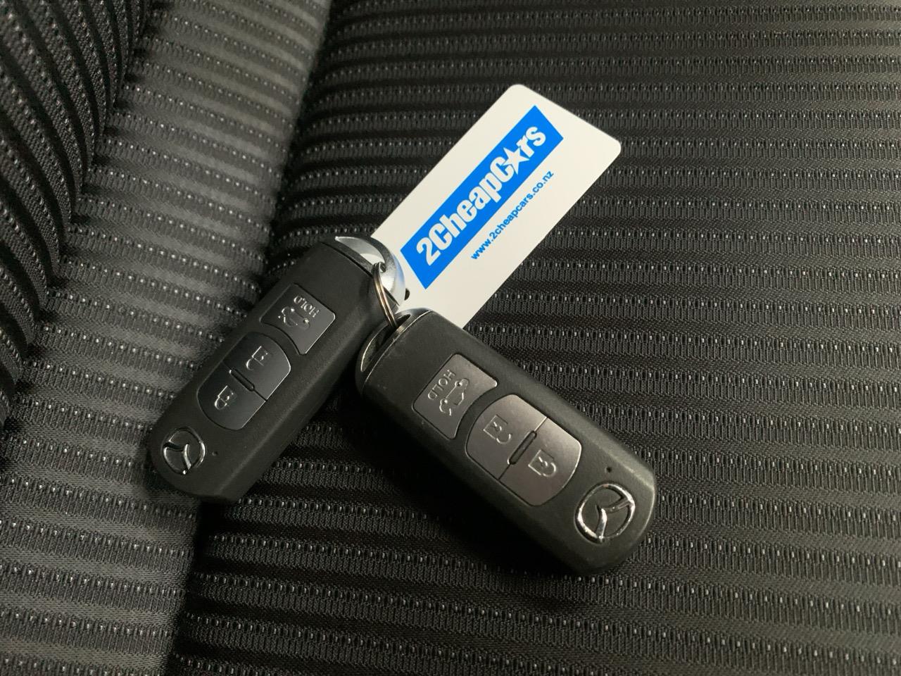 2013 Mazda Axela Hybrid S Sedan CRUISE CONTROL + REVERSING CAMERA  + AUTO LIGHTS