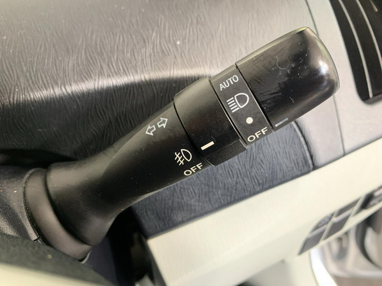 2012 Toyota Prius S Hatchback REVERSING CAMERA + AUTO LIGHTS + PUSH BUTTON START