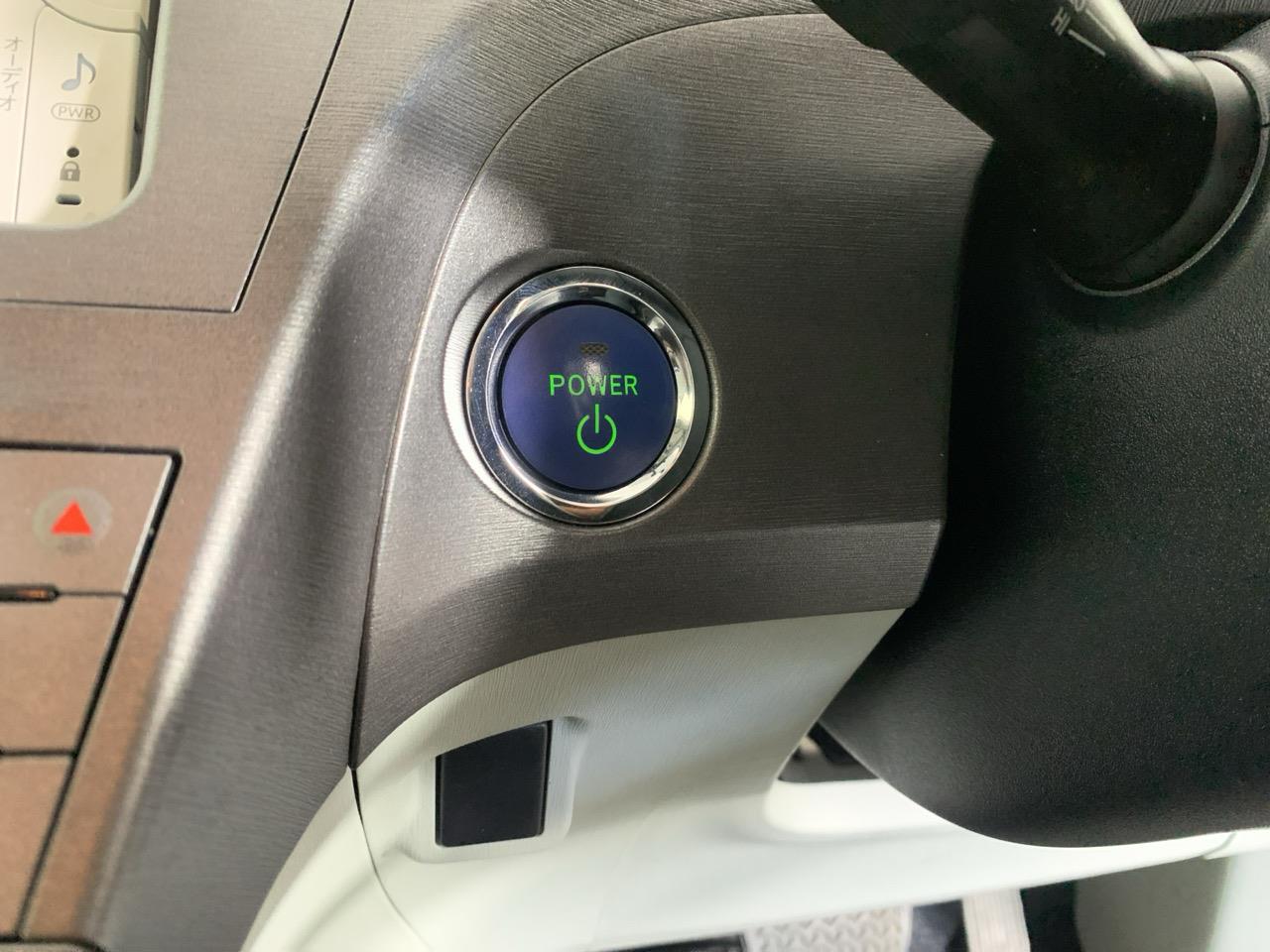 2012 Toyota Prius S Hatchback REVERSING CAMERA + AUTO LIGHTS + PUSH BUTTON START