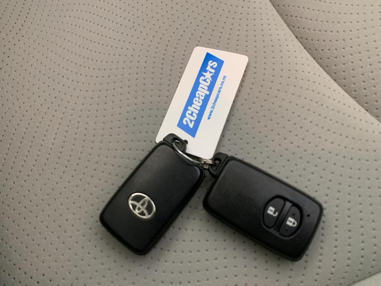 2012 Toyota Prius S Hatchback REVERSING CAMERA + AUTO LIGHTS + PUSH BUTTON START