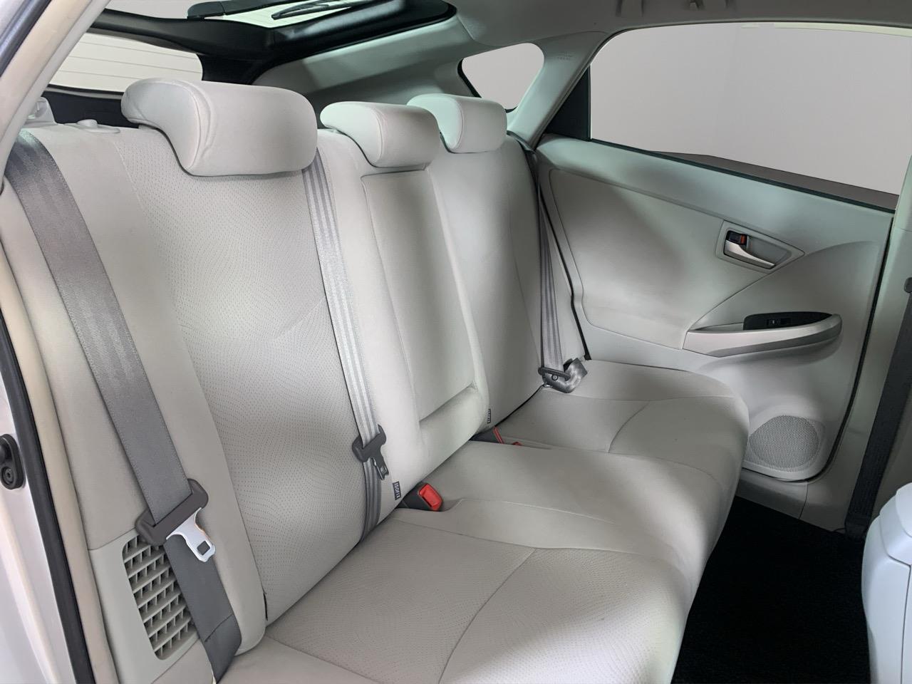 2012 Toyota Prius S Hatchback REVERSING CAMERA + AUTO LIGHTS + PUSH BUTTON START