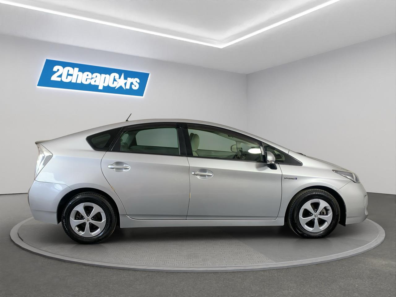 2012 Toyota Prius S Hatchback REVERSING CAMERA + AUTO LIGHTS + PUSH BUTTON START
