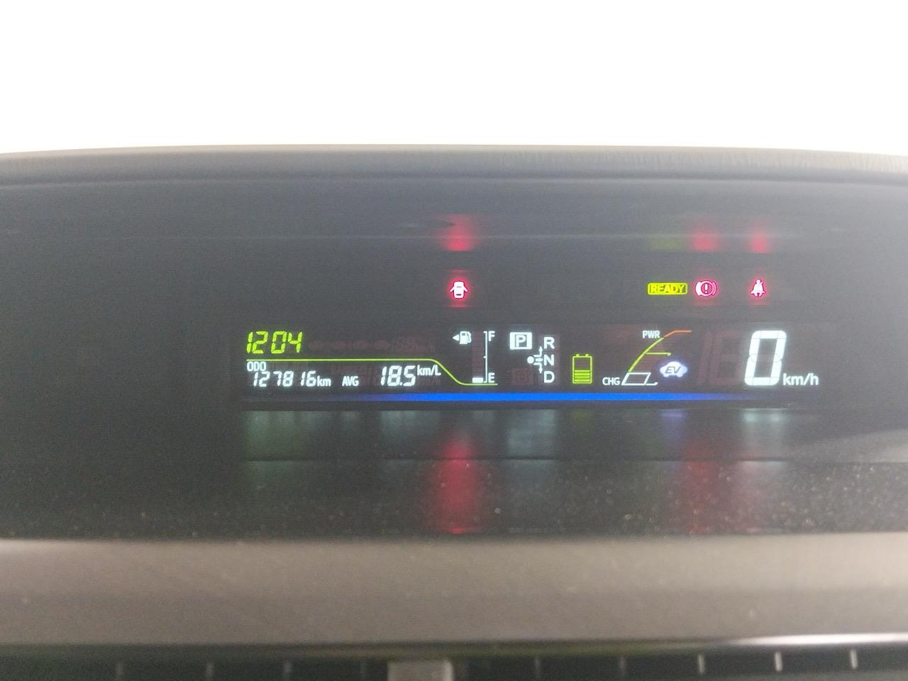 2013 Toyota Prius Alpha Hybrid Station Wagon REVERSING CAMERA + PUSH BUTTON START + AUTO LIGHTS