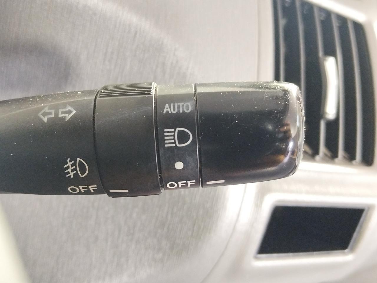 2013 Toyota Prius Alpha Hybrid Station Wagon REVERSING CAMERA + PUSH BUTTON START + AUTO LIGHTS