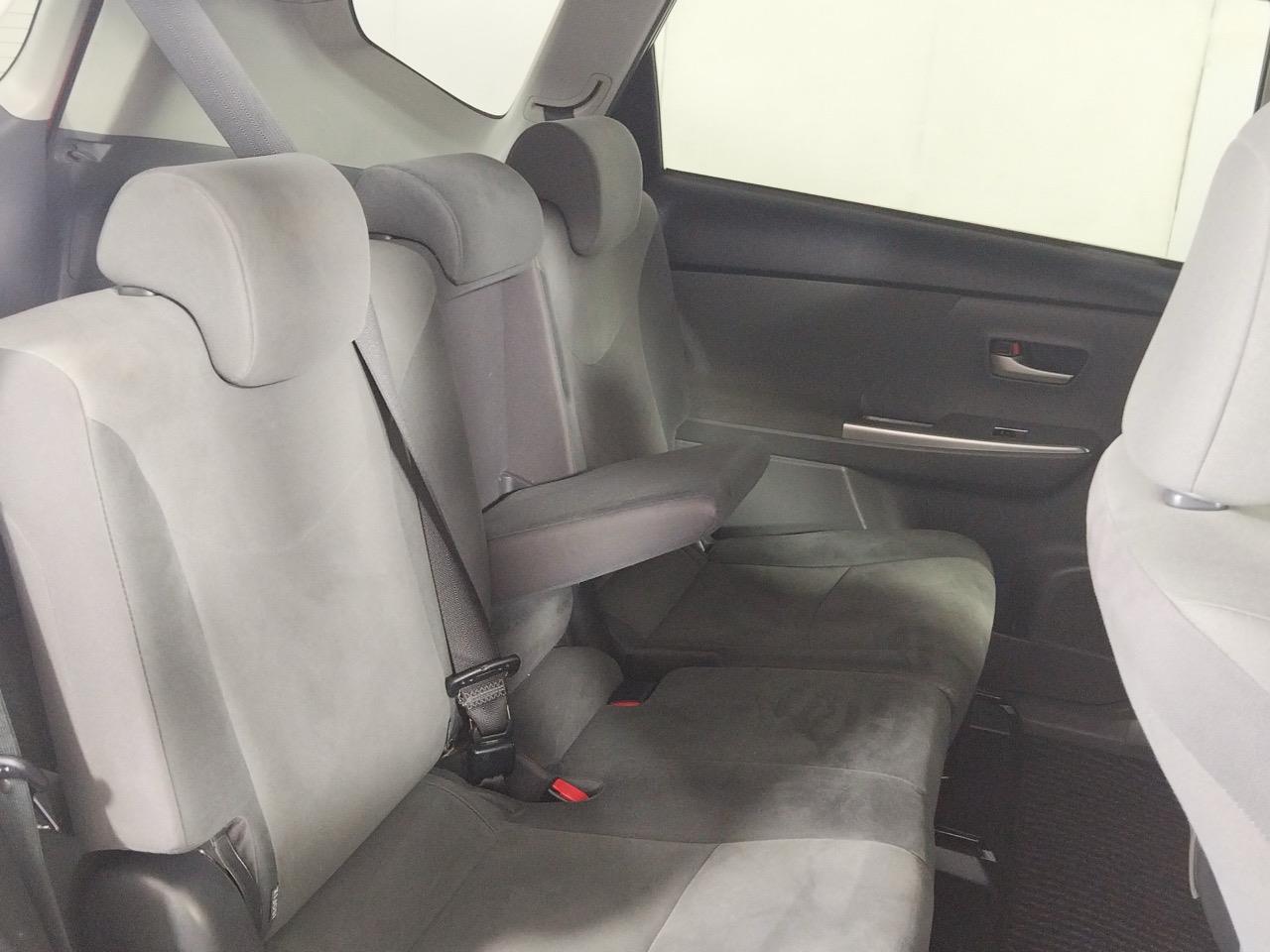 2013 Toyota Prius Alpha Hybrid Station Wagon REVERSING CAMERA + PUSH BUTTON START + AUTO LIGHTS