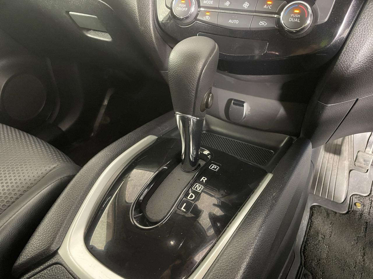 2015 Nissan X-TRAIL 20X EMERGENCY BRAKEPKG RV/SUV REVERSING CAMERA + AUTO LIGHTS + HEATED SEAT