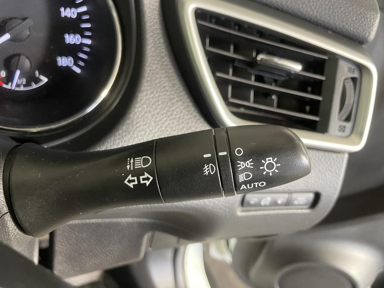 2015 Nissan X-TRAIL 20X EMERGENCY BRAKEPKG RV/SUV REVERSING CAMERA + AUTO LIGHTS + HEATED SEAT