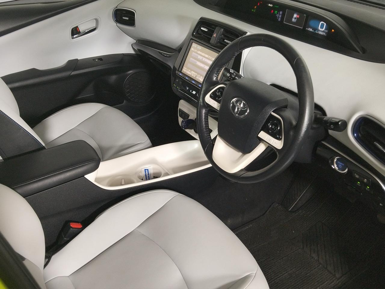 2016 Toyota Prius New Shape S Hatchback CRUISE CONTROL + HEATED SEATS