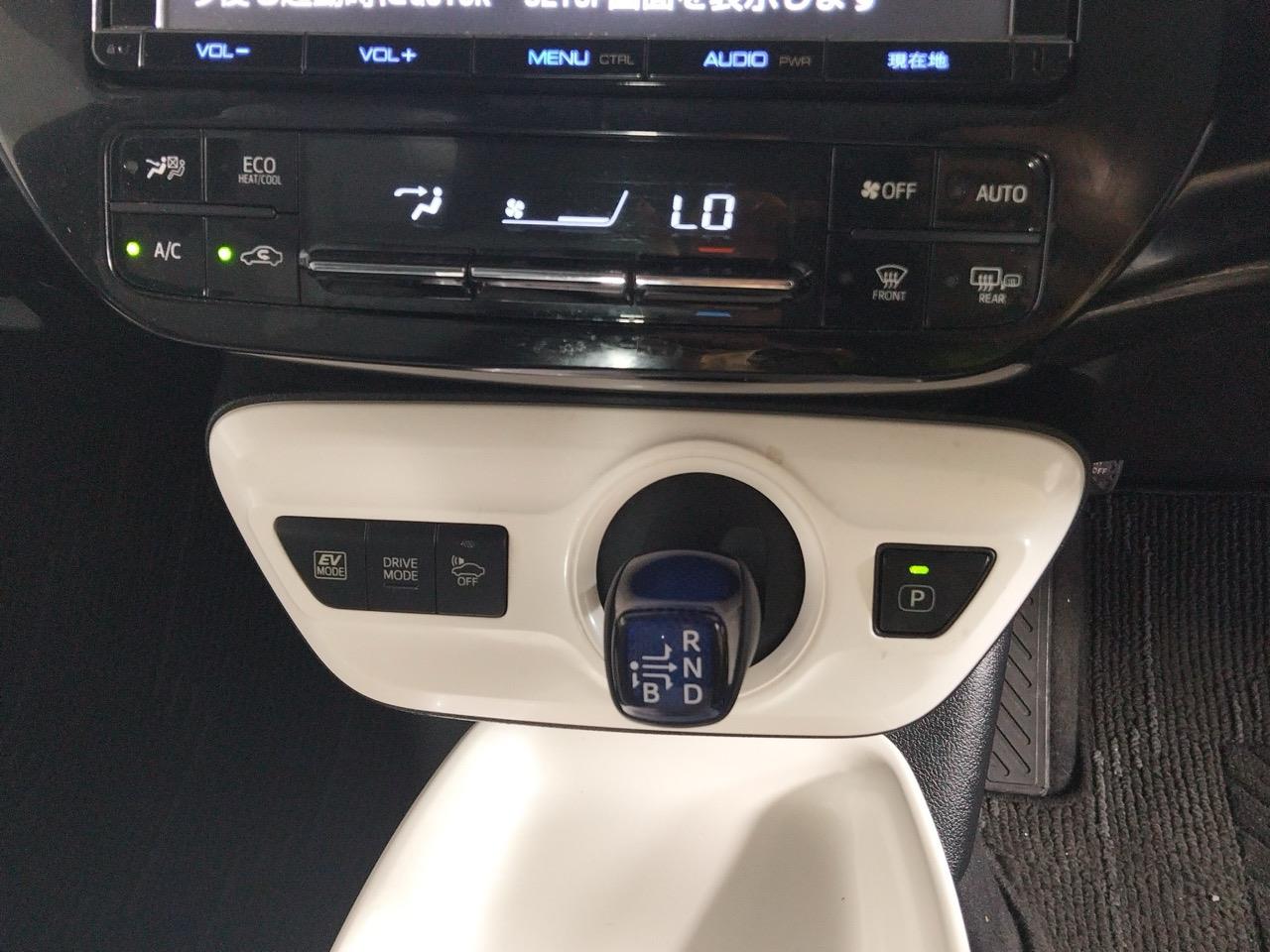 2016 Toyota Prius New Shape S Hatchback CRUISE CONTROL + HEATED SEATS