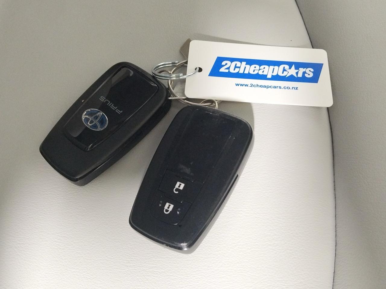 2016 Toyota Prius New Shape S Hatchback CRUISE CONTROL + HEATED SEATS