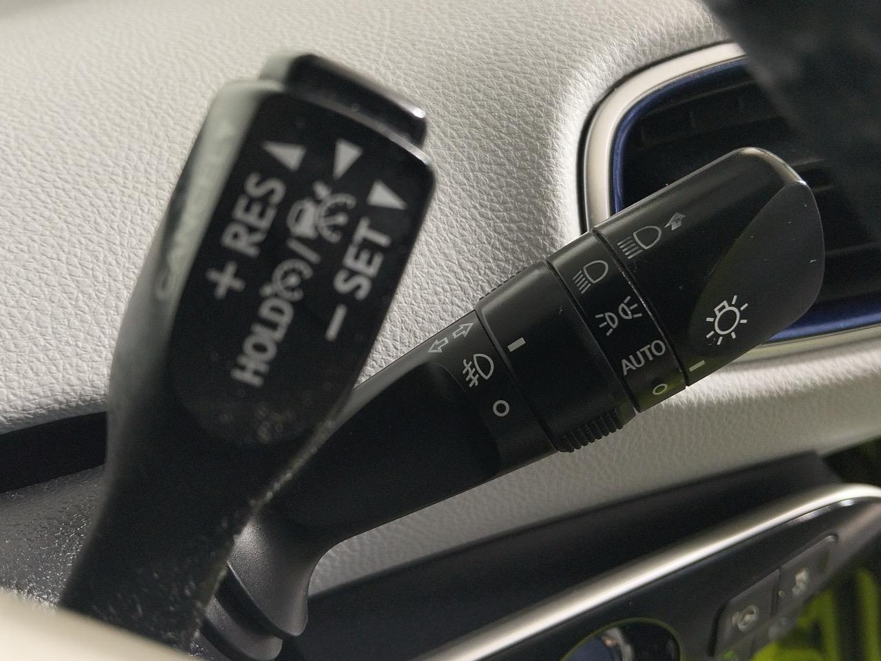 2016 Toyota Prius New Shape S Hatchback CRUISE CONTROL + HEATED SEATS