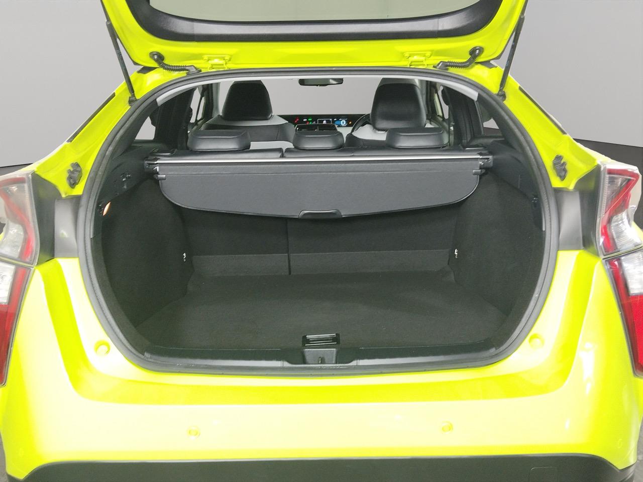 2016 Toyota Prius New Shape S Hatchback CRUISE CONTROL + HEATED SEATS