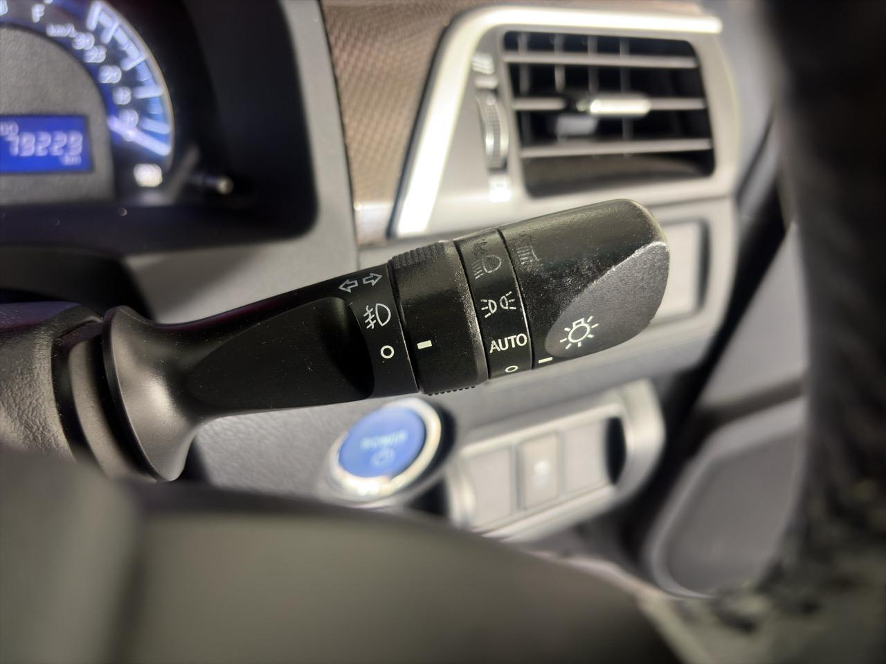 2013 Toyota Camry HYBRID G Sedan PUSH SRART + AUTO LIGHTS + CRUISE CONTROL