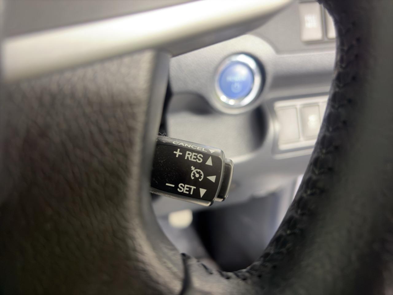 2013 Toyota Camry HYBRID G Sedan PUSH SRART + AUTO LIGHTS + CRUISE CONTROL