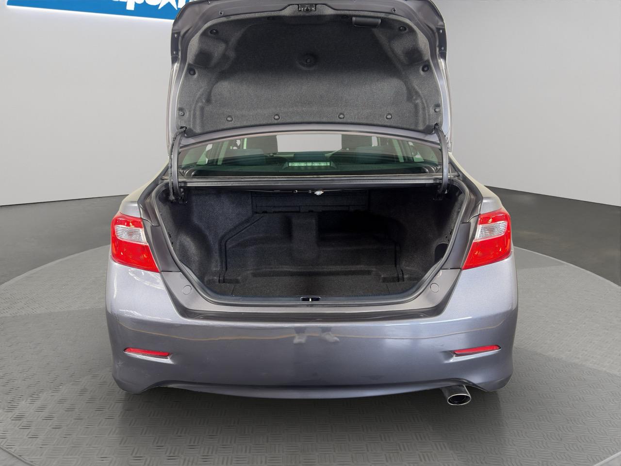 2013 Toyota Camry HYBRID G Sedan PUSH SRART + AUTO LIGHTS + CRUISE CONTROL