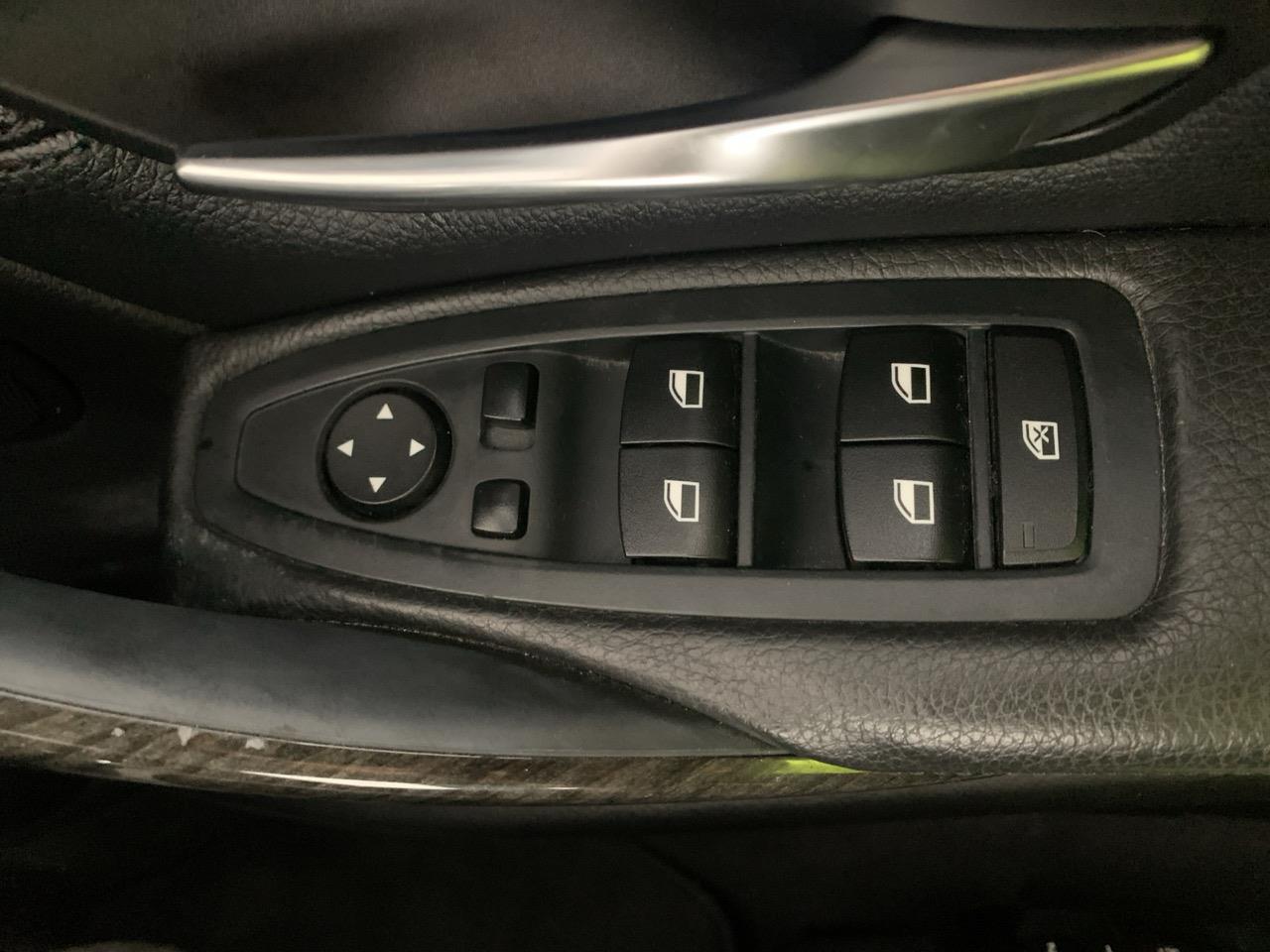 2015 BMW 320D LUXURY Sedan LOW KMS + REVERSING CAMERA + CRUISE CONTROL