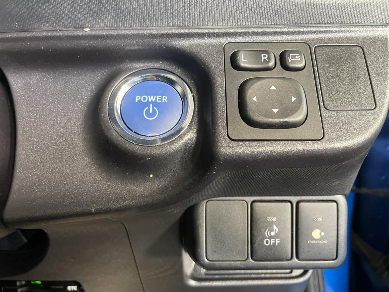 2015 Toyota Aqua Facelift Model S Hatchback HEATED SEATS + REVERSING CAMERA + PUSH START