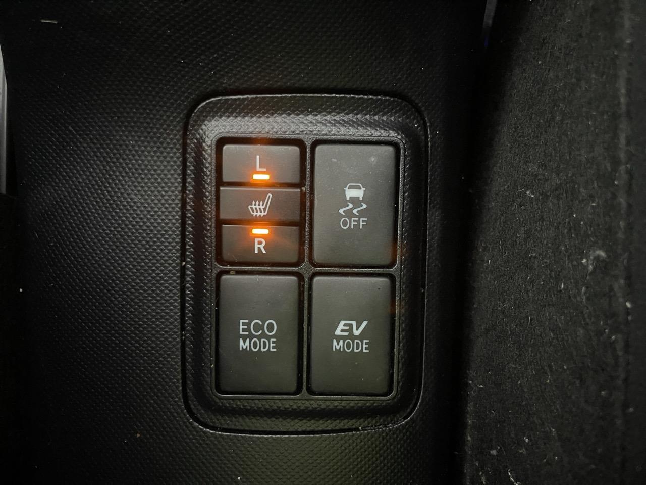 2015 Toyota Aqua Facelift Model S Hatchback HEATED SEATS + REVERSING CAMERA + PUSH START