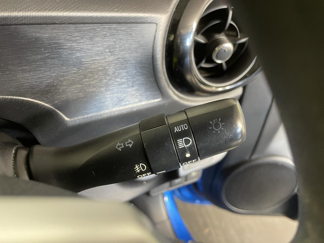 2015 Toyota Aqua Facelift Model S Hatchback HEATED SEATS + REVERSING CAMERA + PUSH START