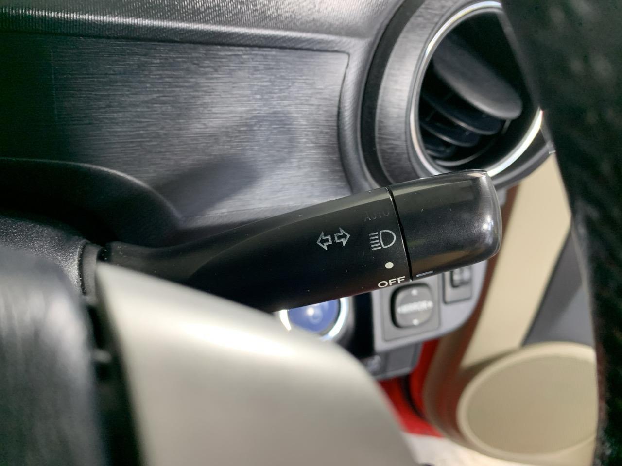 2013 Toyota Aqua G Hatchback PUSH BUTTON START + AUTO LIGHTS + REVERSING CAMERA