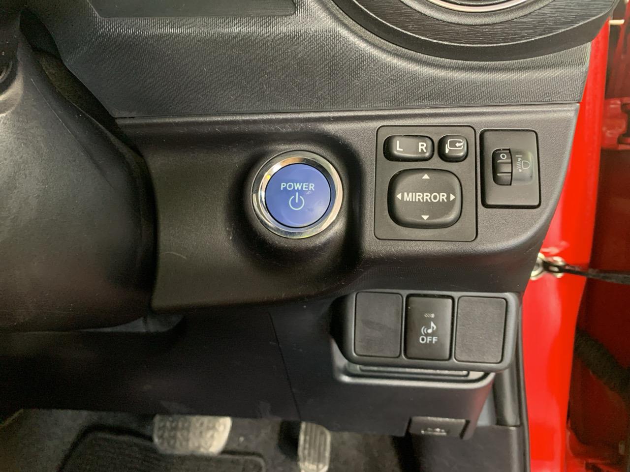 2013 Toyota Aqua G Hatchback PUSH BUTTON START + AUTO LIGHTS + REVERSING CAMERA