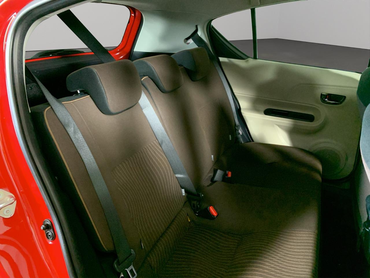 2013 Toyota Aqua G Hatchback PUSH BUTTON START + AUTO LIGHTS + REVERSING CAMERA