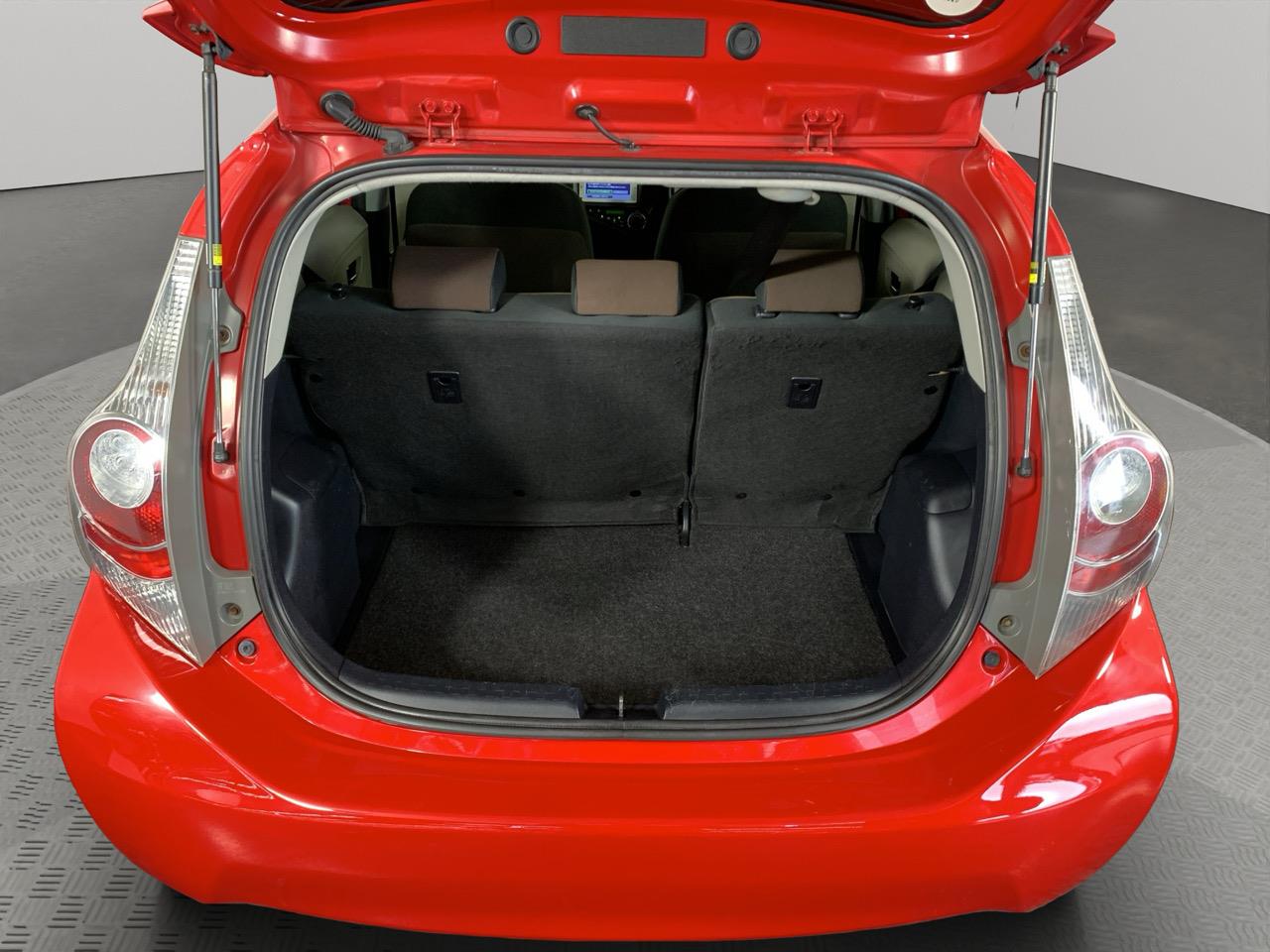 2013 Toyota Aqua G Hatchback PUSH BUTTON START + AUTO LIGHTS + REVERSING CAMERA