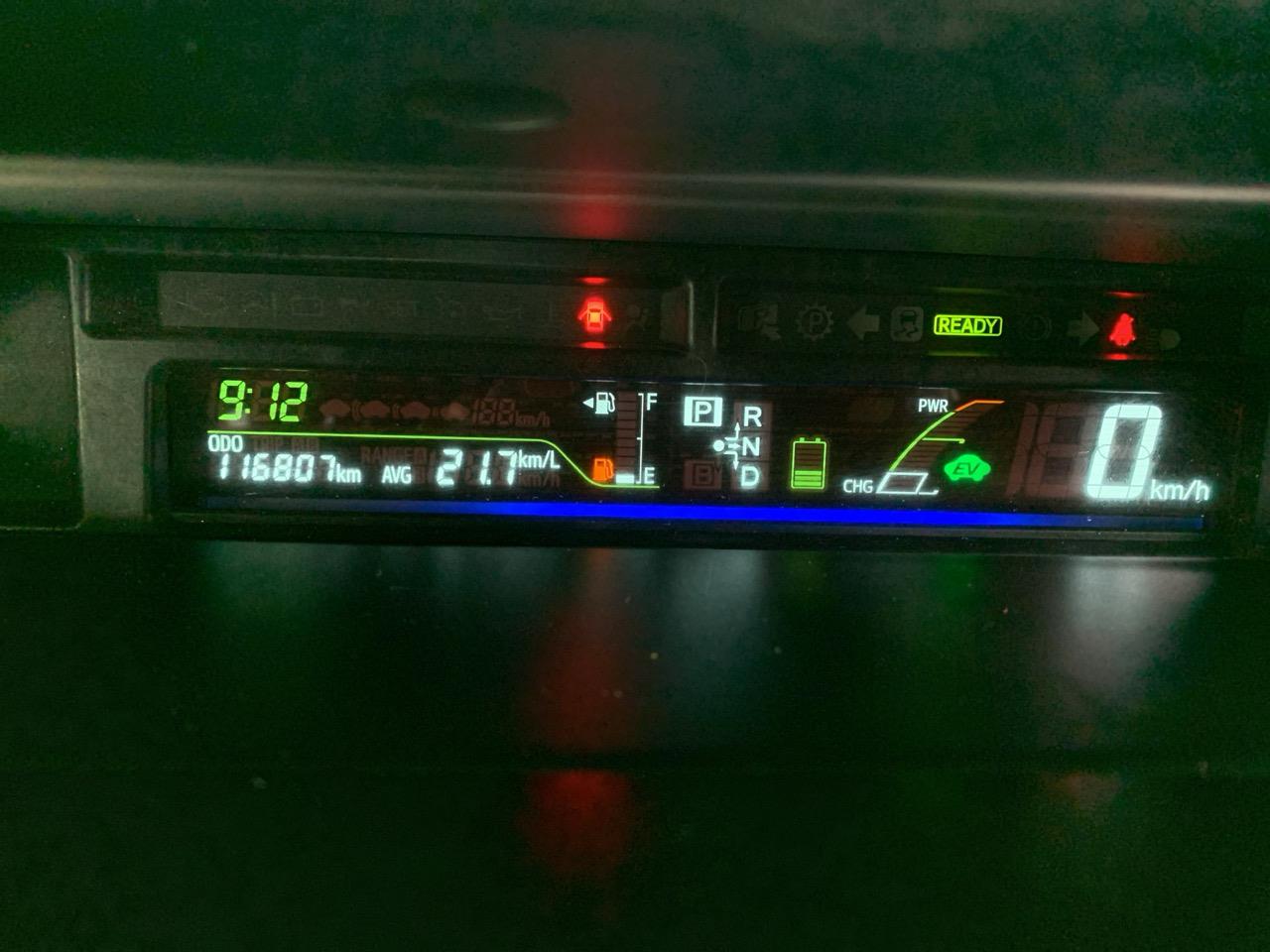 2013 Toyota Prius Alpha S Station Wagon PUSH BUTTON START + AUTO LIGHTS + REVERSING CAMERA