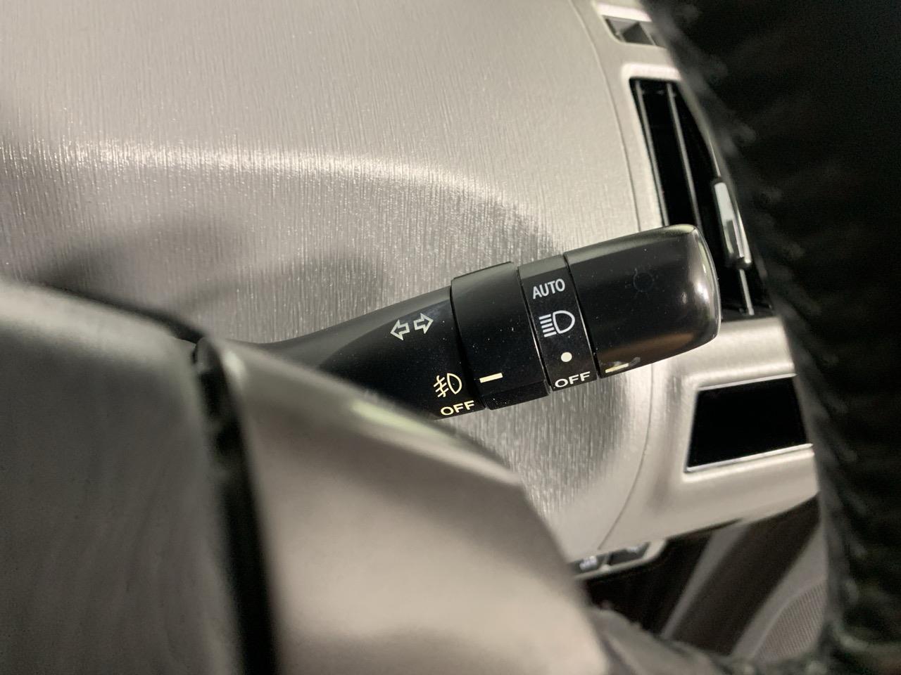 2013 Toyota Prius Alpha S Station Wagon PUSH BUTTON START + AUTO LIGHTS + REVERSING CAMERA