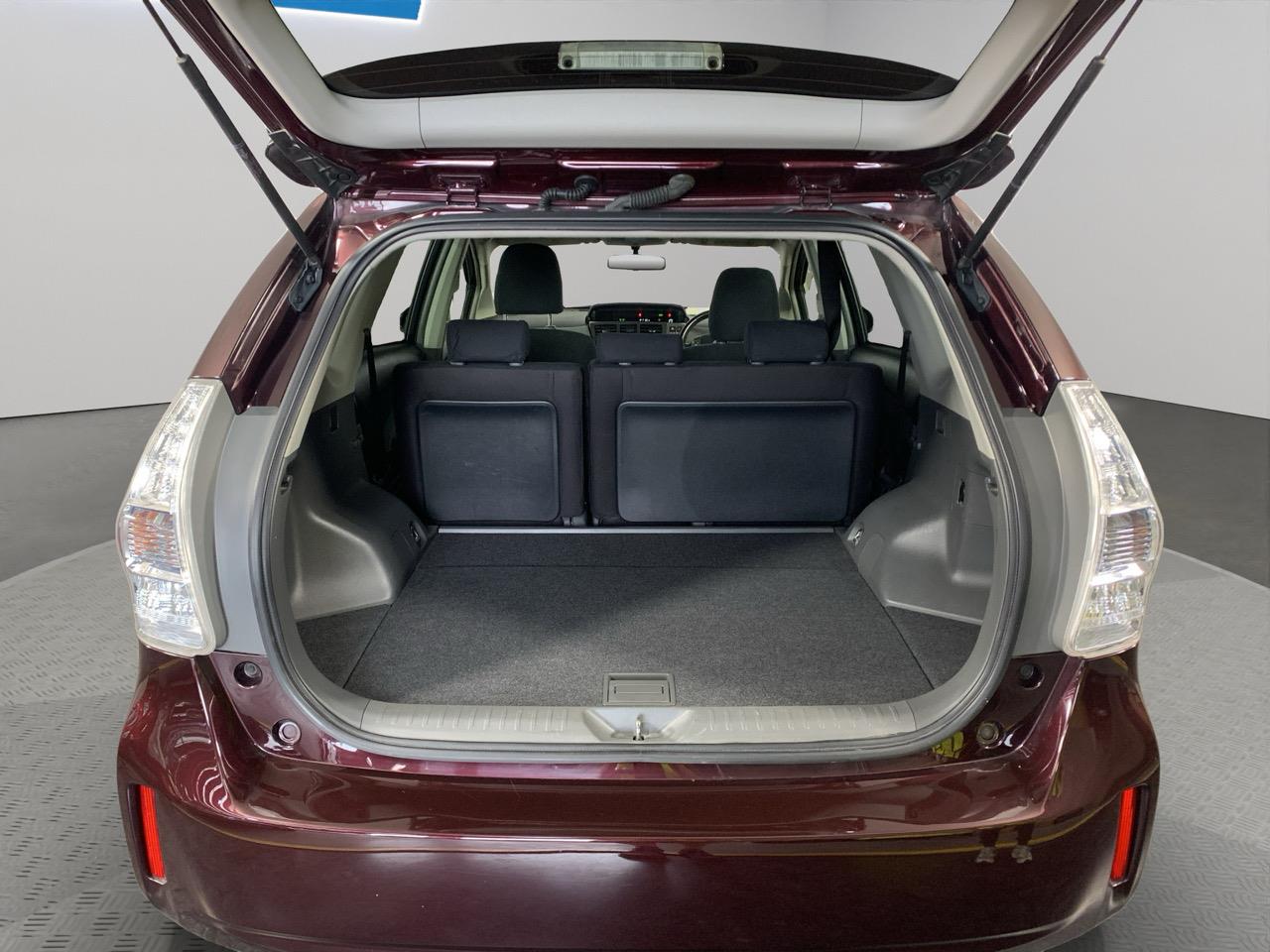 2013 Toyota Prius Alpha S Station Wagon PUSH BUTTON START + AUTO LIGHTS + REVERSING CAMERA