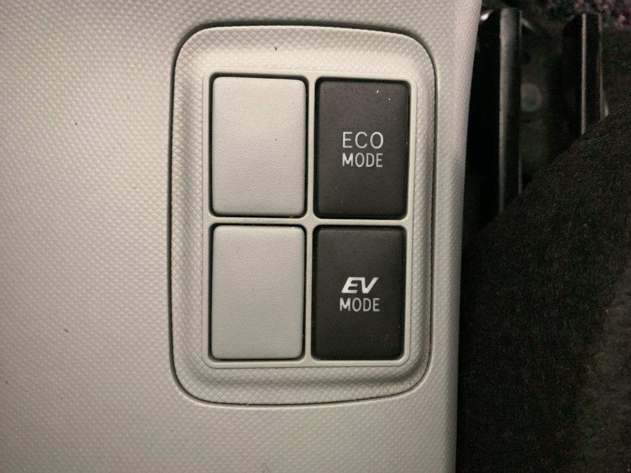 2012 Toyota Aqua S Hatchback REVERSING CAMERA + PUSH BUTTON START + AUTO LIGHTS